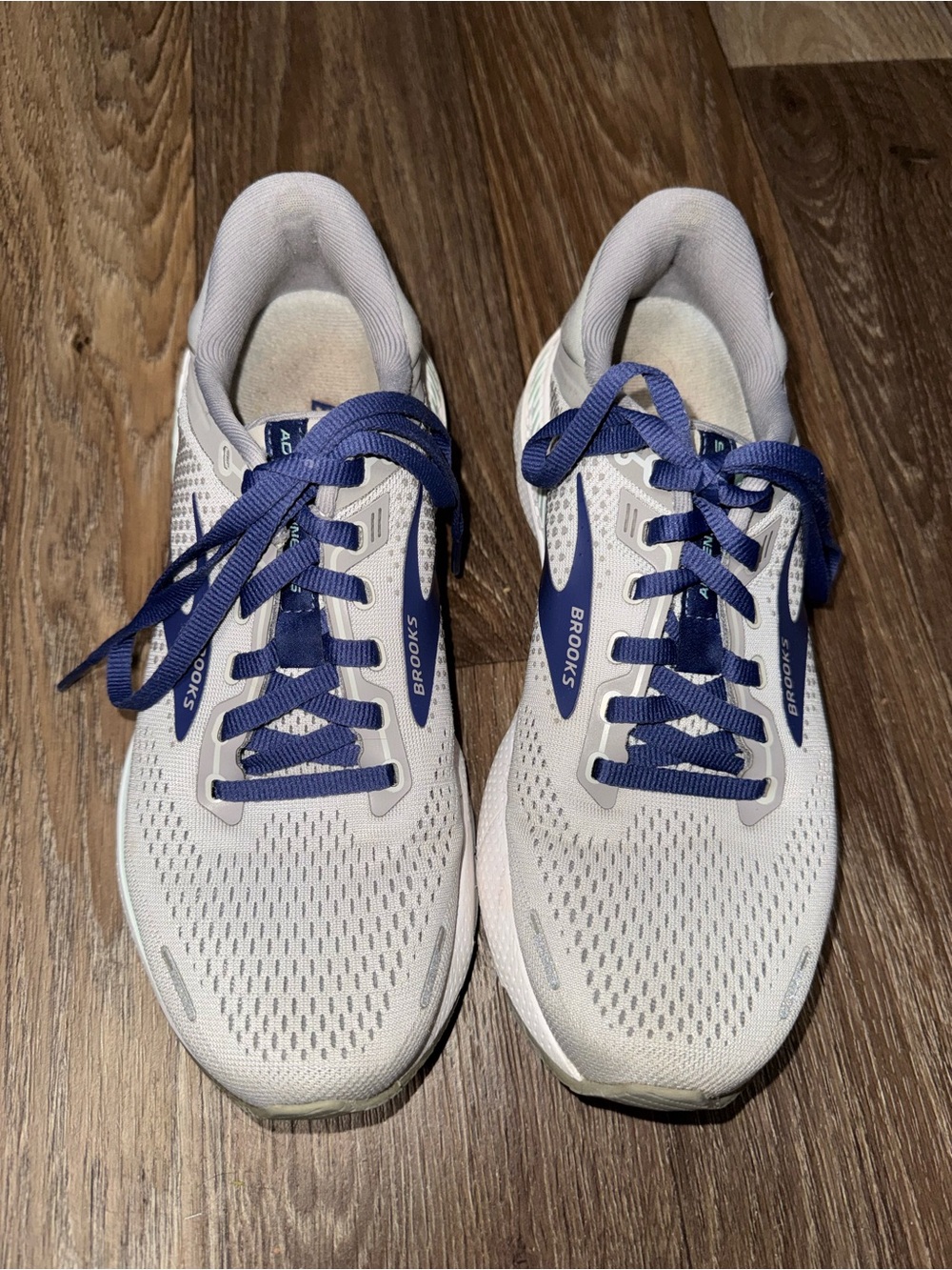 Size 7 Brooks Adrenaline tennis/ running shoes